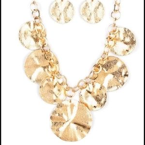 Paparazzi Neckace and Earrings Set